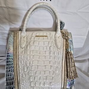 Elegant Cream Crocodile-Embossed Women's Bag